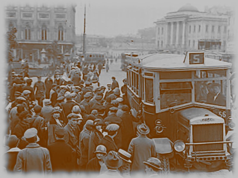 Первый автобус в Москве 1922 год